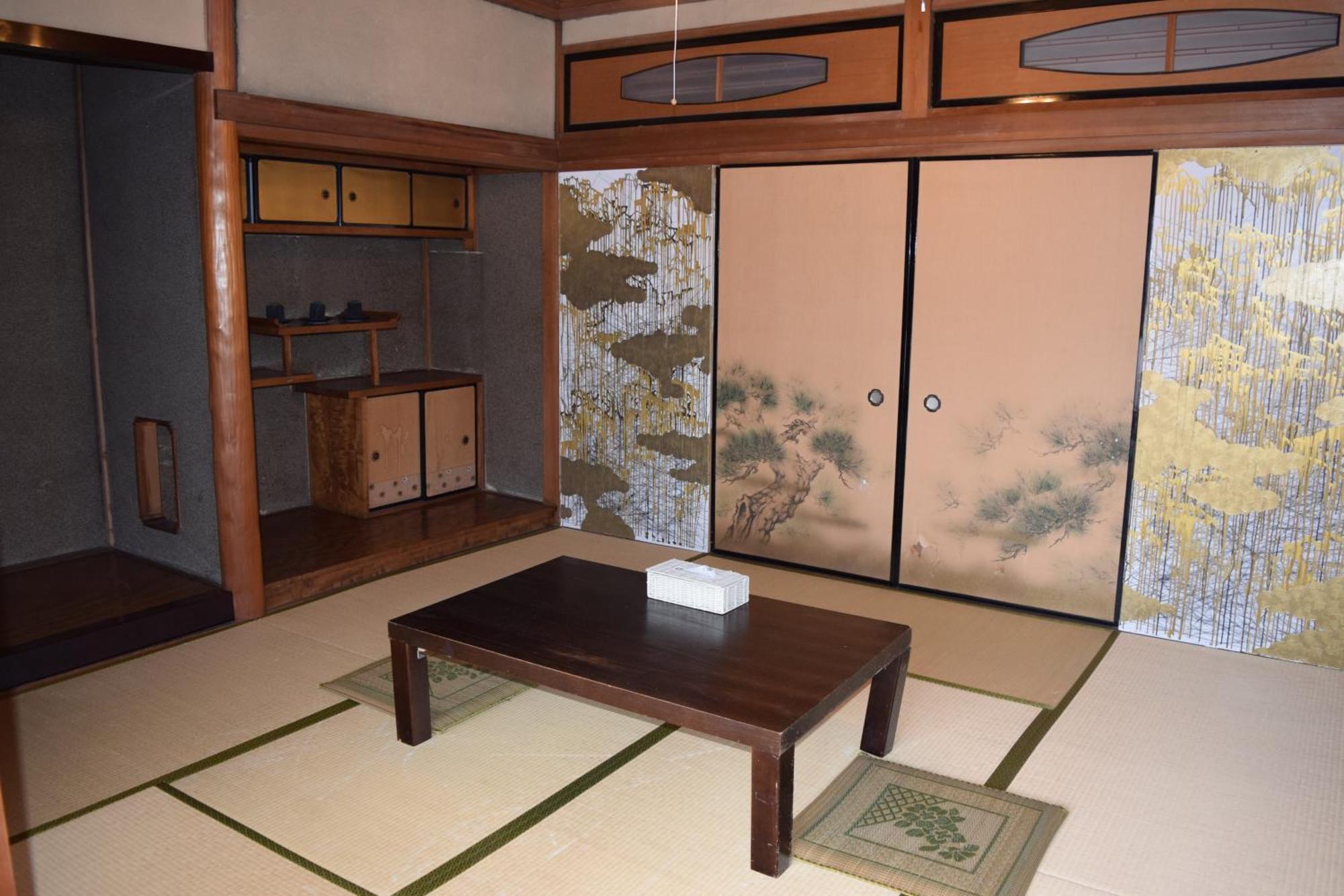 Bakushuku Den Guest House Brew Мацуяма Экстерьер фото