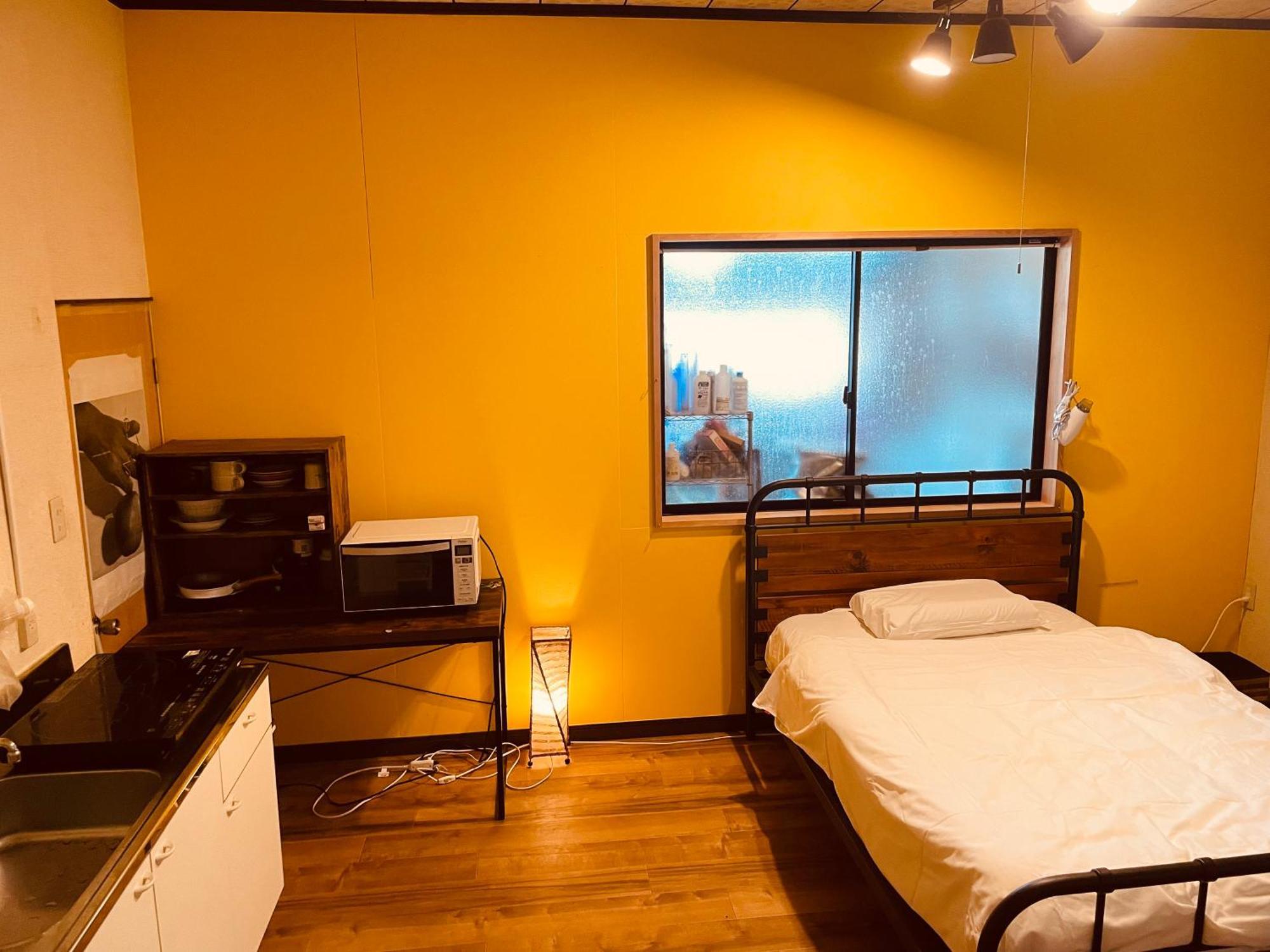 Bakushuku Den Guest House Brew Мацуяма Экстерьер фото